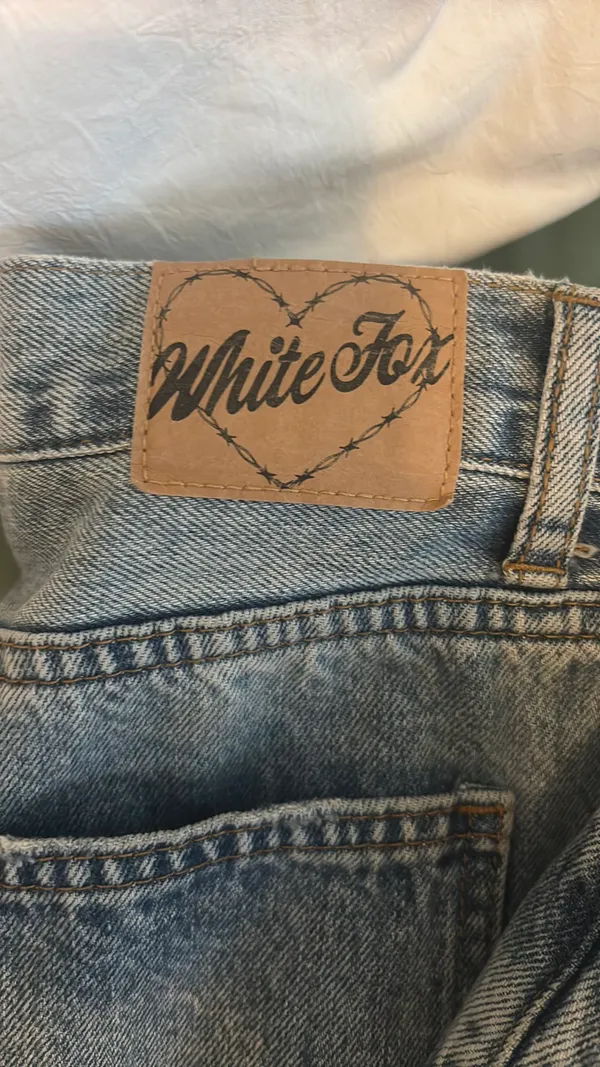 White fox Boutique straight leg jeans - Image 4