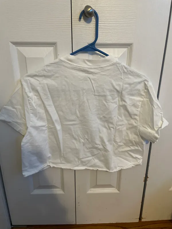 Brandy Melville Cropped T-shirt - Image 2