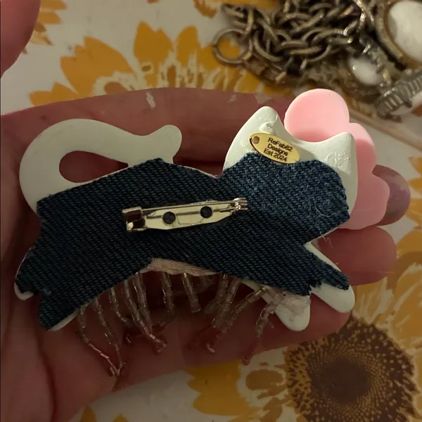 Kitschy kitty pin hand made Pink - Image 2