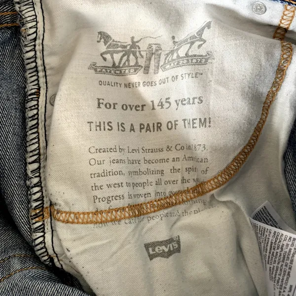 Levi's Mom Shorts in Medium Blue Wash‎ - Image 4