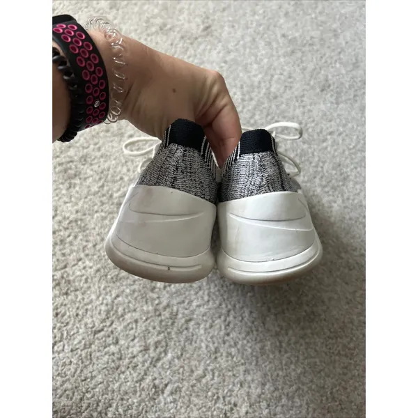 2018 Nike TR‎ Flyknit White/Black Training Shoes 942887-101 Women 8 - Image 2