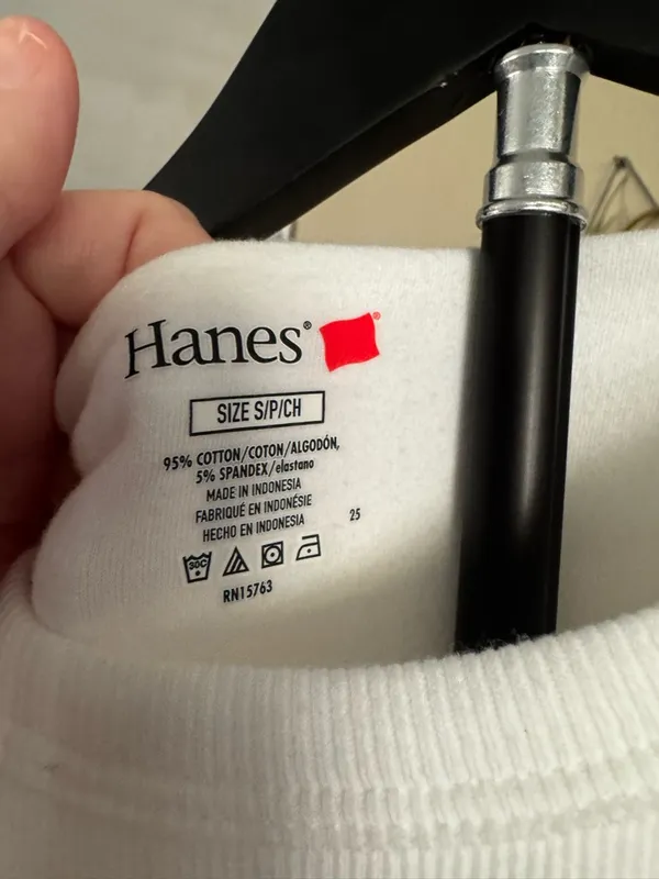 Hanes Women's White Ribbed Crewneck Tank Top with built in‎ padding - Image 3