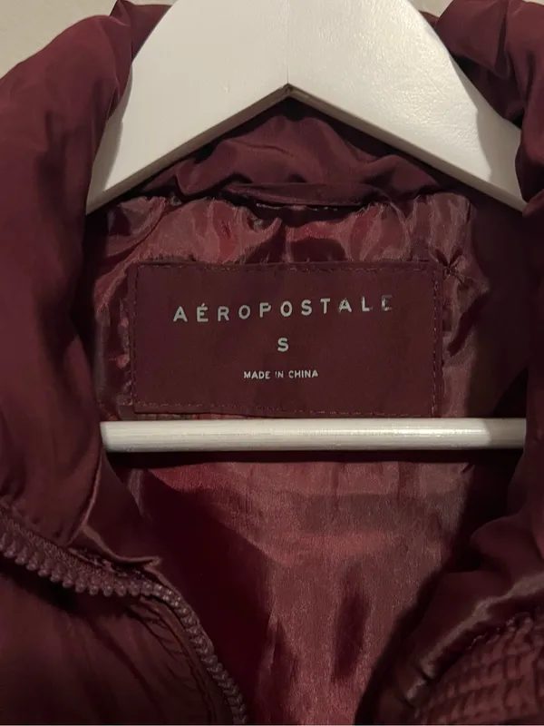 Aeropostale Women's Burgundy Quilted Puffer Vest - Image 3