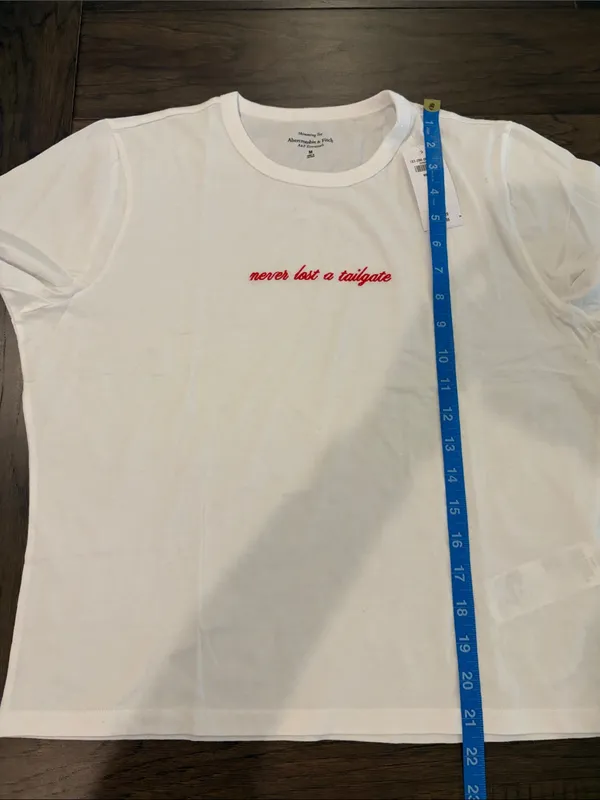 New With Tags Abercrombie Embroidered Skimming Tee Sz M - Image 5