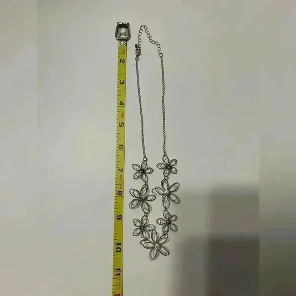 WIREY Flower‎ Nexklace with center rhinestones - Image 7