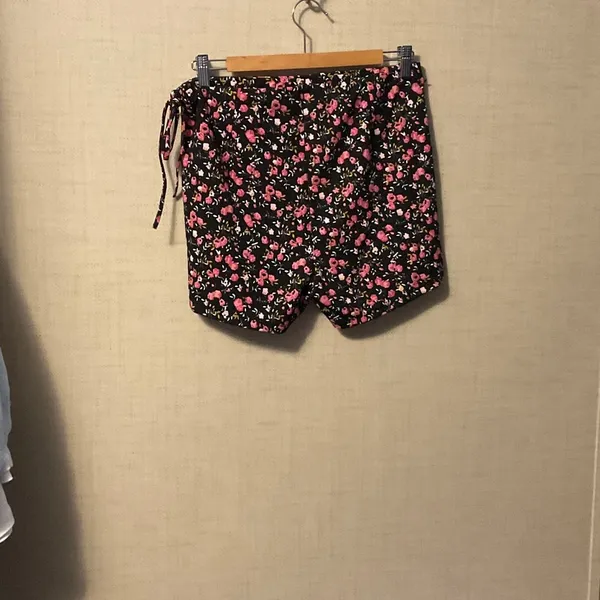 Chic Floral High Waist Women's Shorts - Image 2