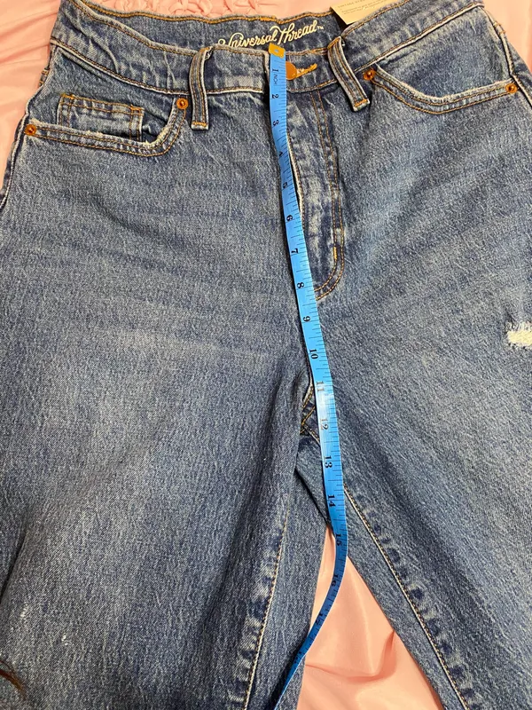 Universal Threads Distressed Jeans - Image 5