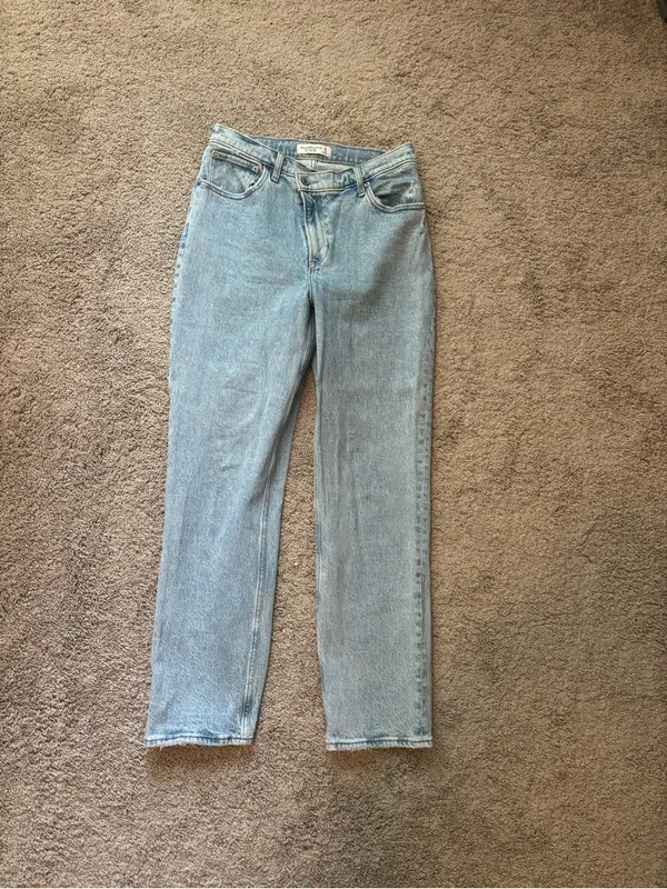 Abercrombie Ultra High Rise 90s Straight Jean - Image 3
