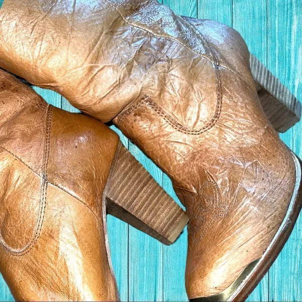 Sam Edelman camel colored cowgirl boots! Cute feather design! - Image 9