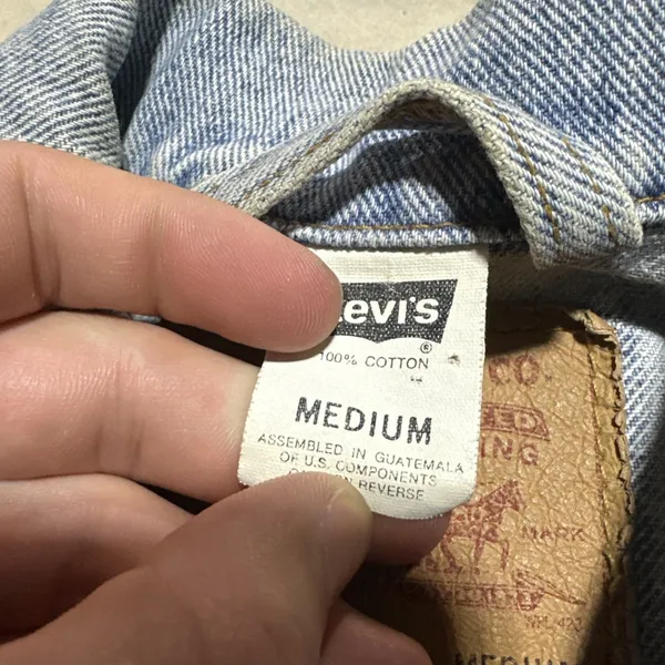 Levis 70507-4834 Denim Trucker Jacket Men's SZ M Light Wash 1992 Harley Patch - Image 12