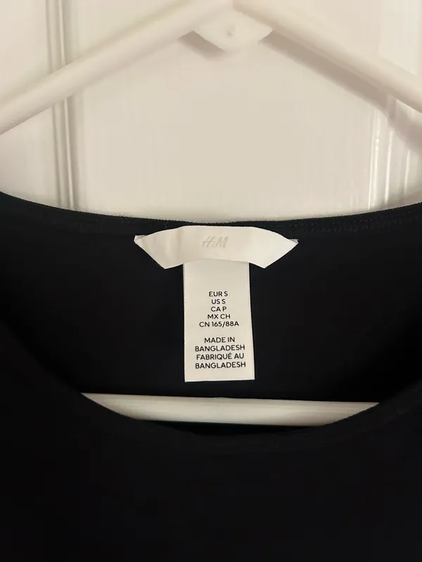 Black H&M Short Sleeve - Image 2