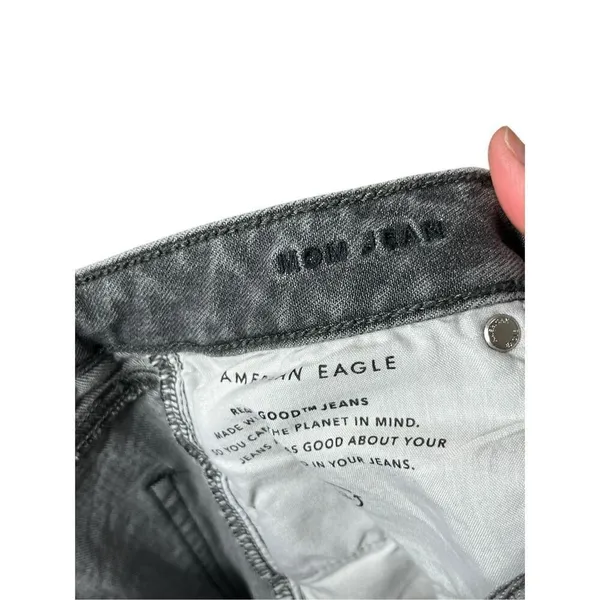 American Eagle Gray Distressed Mom Jeans Size‎ 10 short - Image 9