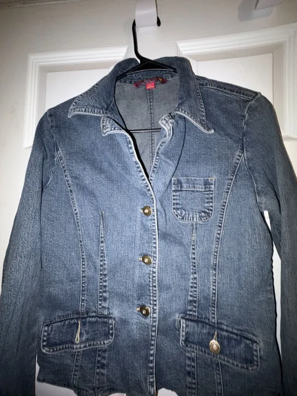 SO So Right Denim Jean Jacket Blazer Style with Button Detail Cuffs - Image 5