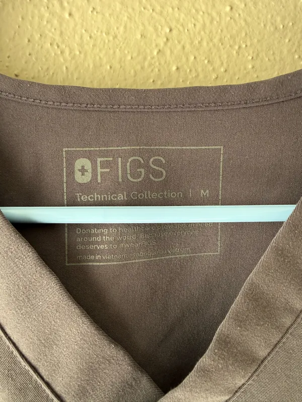 FIGS Scrub Top Catarina One-Pocket Charcoal Grey - Image 2