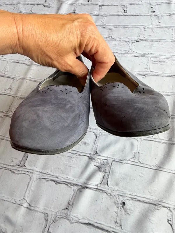 Vintage 1980s Laura Ashley Blue Suede Pumps Made In Italy Size 38 Cottage Core - Image 16