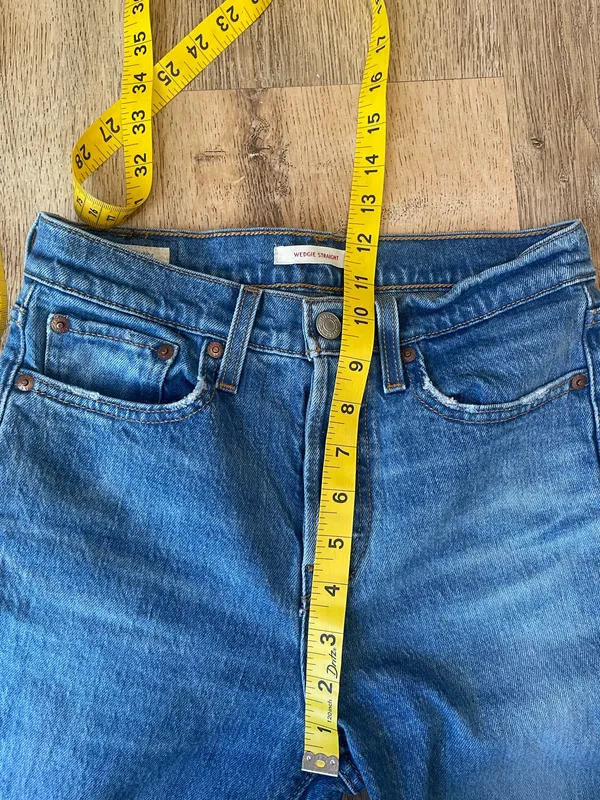 Levi’s Premium Wedgie Straight Jeans Size 25 High Rise Button Fly Distressed Knee - Image 7