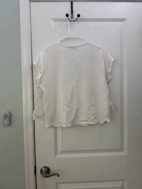 V-Neck Vineyard Vines Tee - Image 3