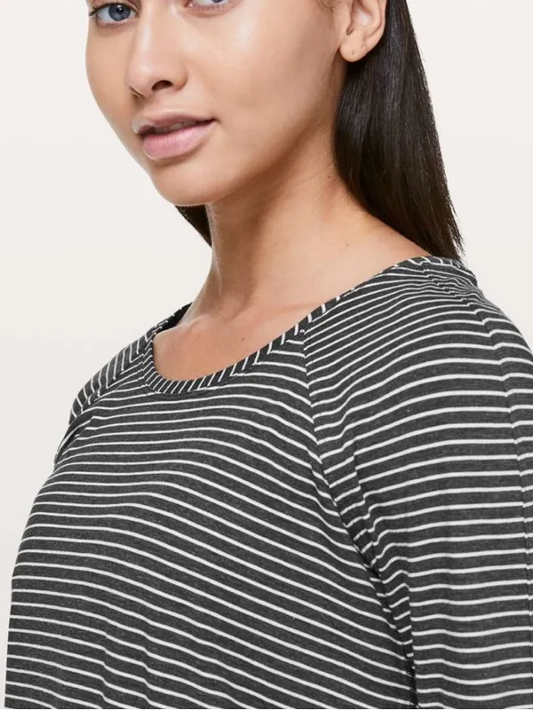 Lululemon Emerald Long Sleeve In Grey and White Sz 8 - Image 3