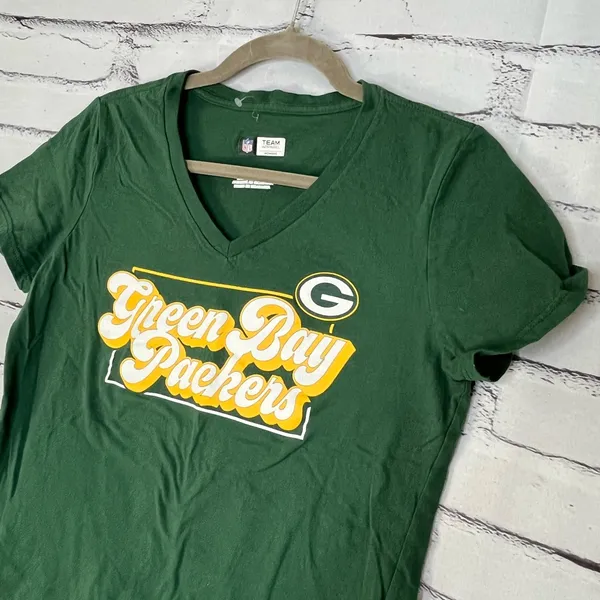 Green Bay Packers Women's Green and Yellow Graphic Top T Shirt SZ S/M Streetwear - Image 6