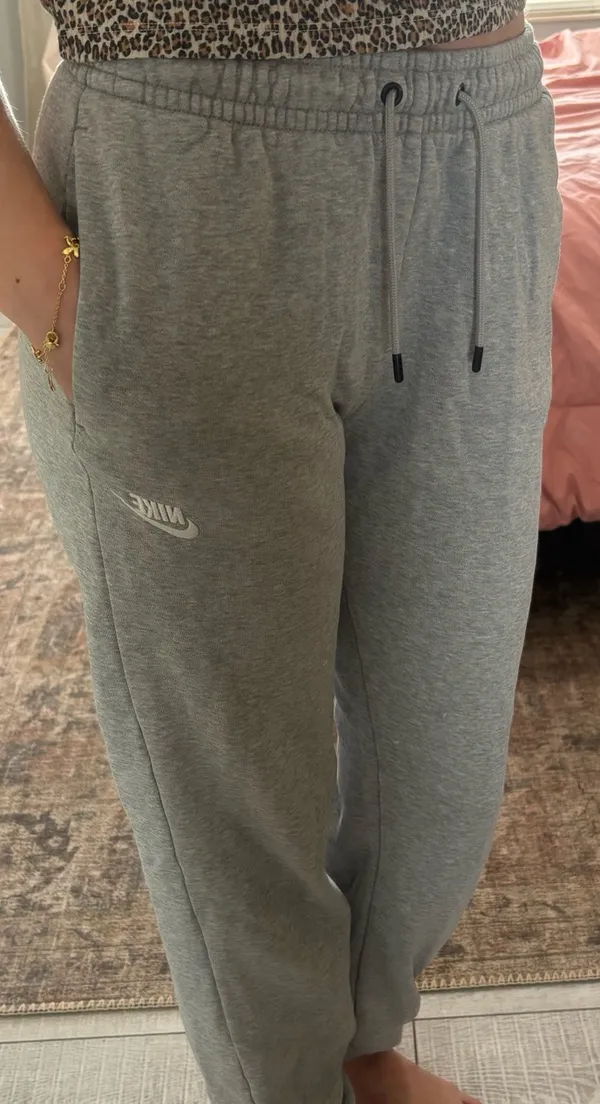 Nike Women’s Joggers - Image 3