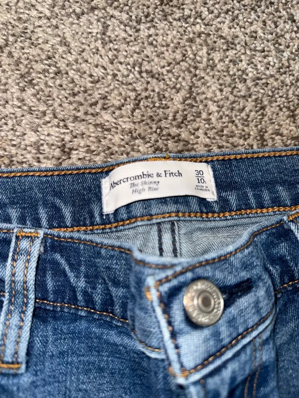 Abercrombie & Fitch The Skinny High Rise Distressed Raw Hem Jeans Size 30 10s - Image 3