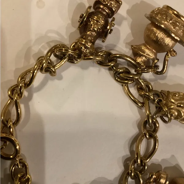 Vintage Avon Goldtone charm bracelet - Image 5