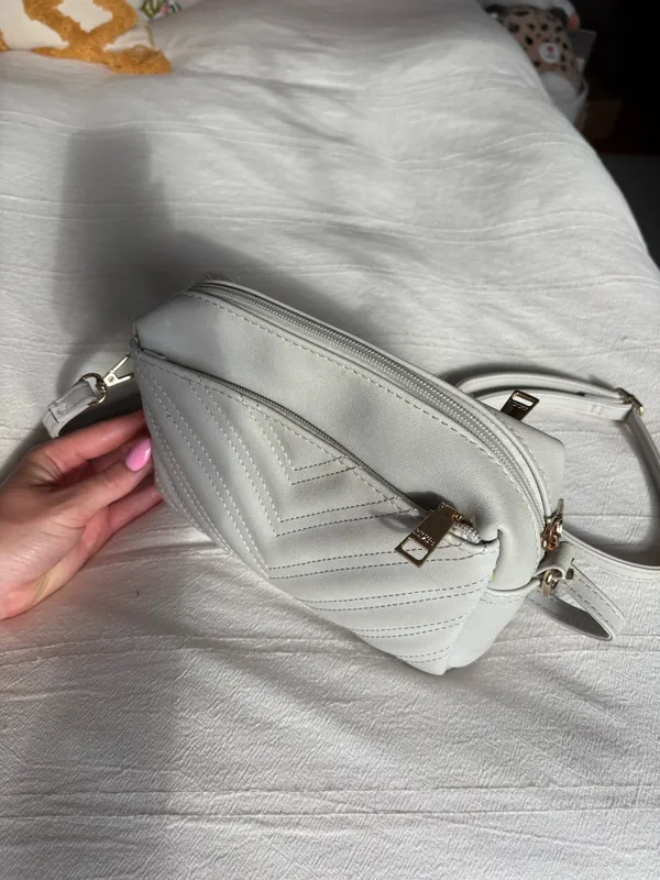 Amazon Elegant White Quilted Cross Body Bag - Image 2
