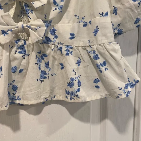 NWOT Band of the Free Size L Blue Floral Bows Cut Out Puff Peplum Crop Top - Image 5