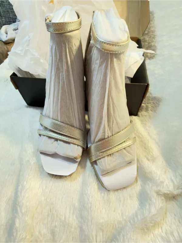 Naturalizer Khloe Champagne Metallic Size 5- New in Box - Image 7