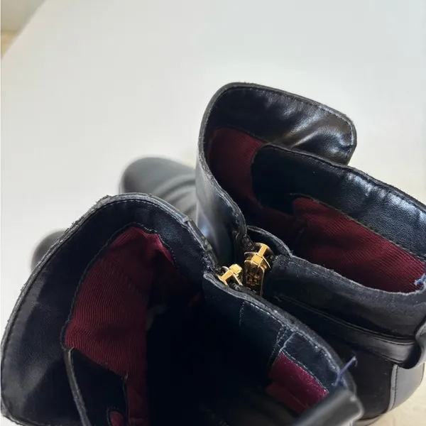 Tommy Hilfiger Black Leather and Suede Ankle Booties Witchy size 8M - Image 10