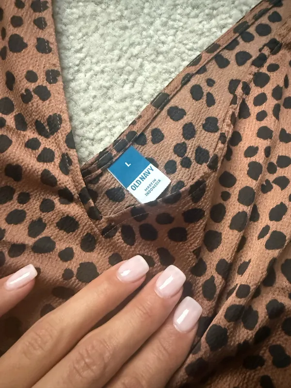 Old Navy V-Neck Satin Sleeveless Top Animal Print - Image 4