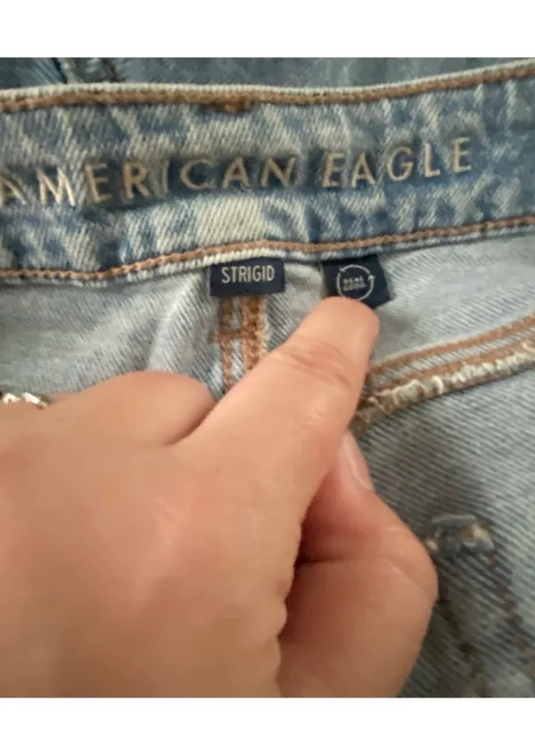 American Eagle Ripped Mom Jeans - Image 6