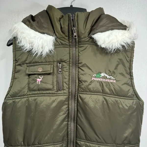 Pennsylvania Embroidered Olive Green Faux Fur Trim Puffer Vest Size Medium - Image 8