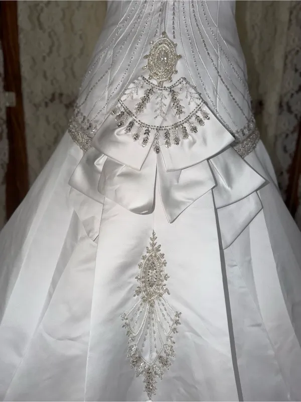 Spectacular Vintage Y2K Dere Kiang Heavily Beaded Wedding Gown - Image 8
