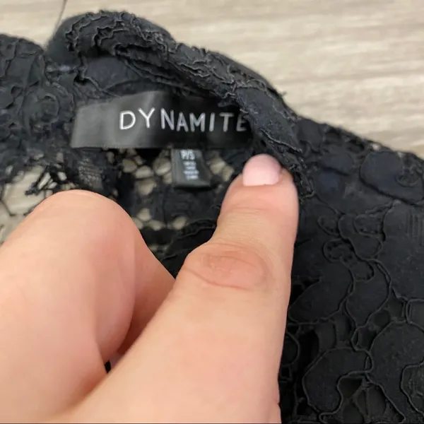 Dynamite Black Lace V Neck Jumpsuit Cap Sleeve Pockets Small - Image 4