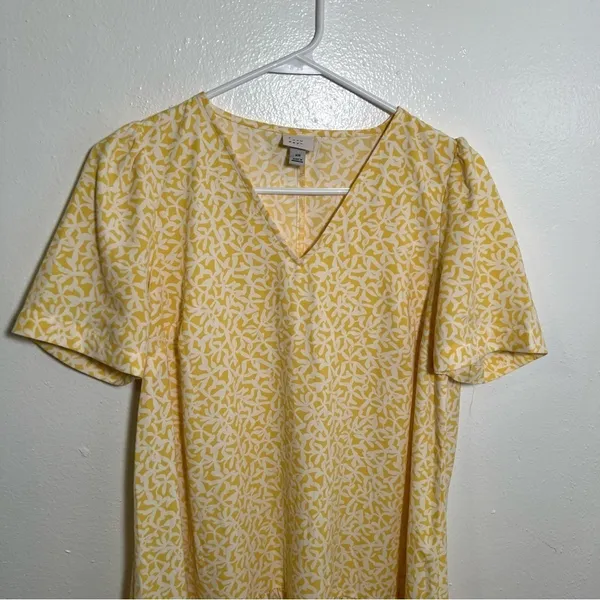 A New Day Women's Sz XS Ruffle Hem Dress Yellow White Floral V-Neck Short Sleeve - Image 3