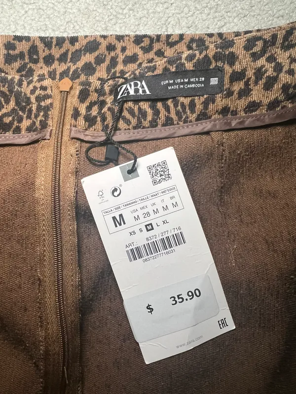 NWT  Leopard Print Mini Skirt Size Medium - Image 4