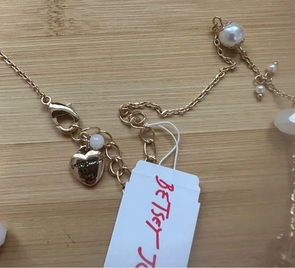 Betsey Johnson Jeweled Heart Pendant Chain Necklace Goldtone with Pink Flowers - Image 4