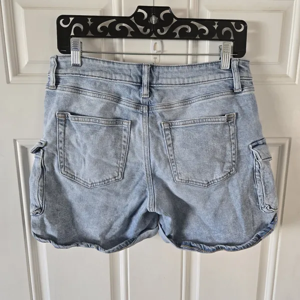 Maurices Edgely relaxed Boyfriend Denim Cargo Shorts distressed Size 8 Grunge - Image 2
