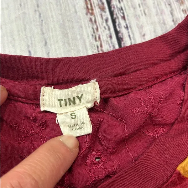 Anthropologie TINY Jeanine Eyelet Embroidered Floral Burgundy Top Small Tee - Image 4