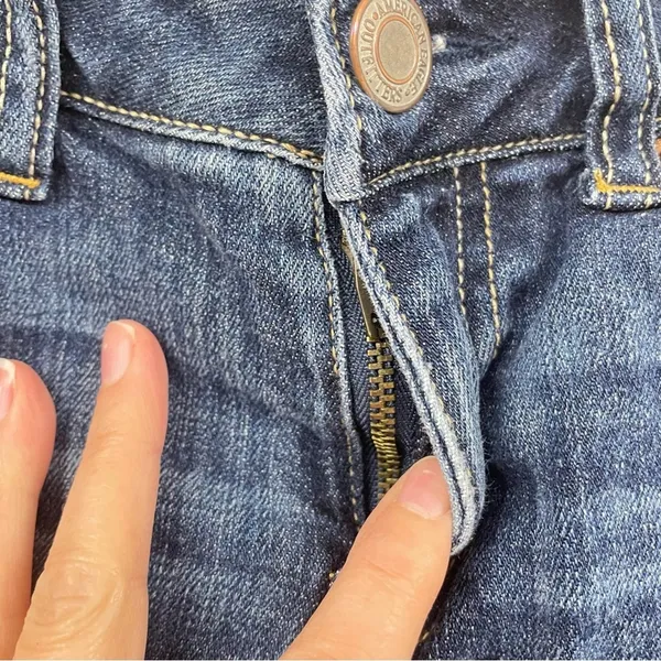 American Eagle Rolled Hem Shorty Jean Shorts Womens 8 Blue Denim Stretch Zip Fly - Image 3