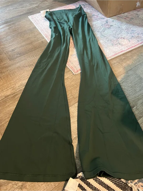 Aerie green crossover flare leggings - Image 7