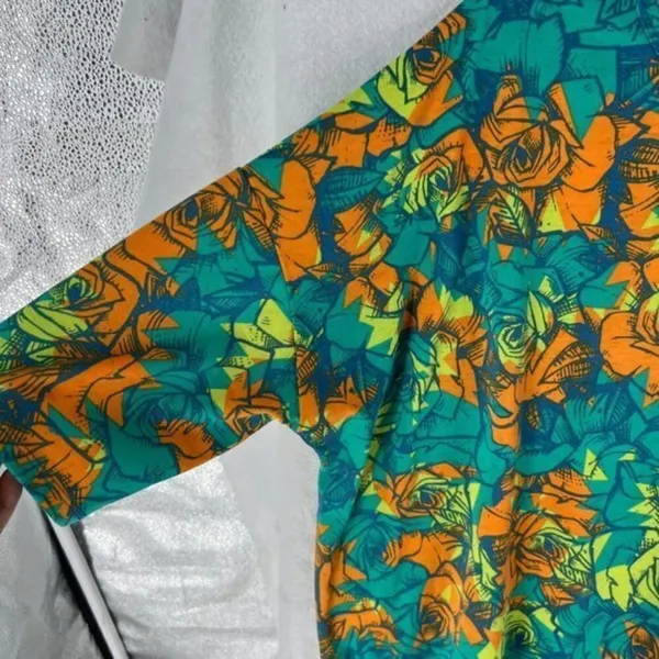 Lularoe Womens Tops Size L Floral Print‎ High Low Batwing - Image 6