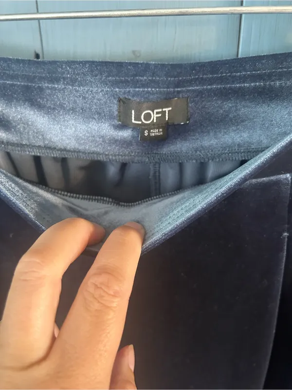 LOFT Gray Velvet Wide-Leg Pull On Pants - Women’s Size Small - Image 3