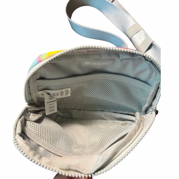 Lululemon Everywhere Belt Bag Prism Wash Print Multi / Vapor - Image 7