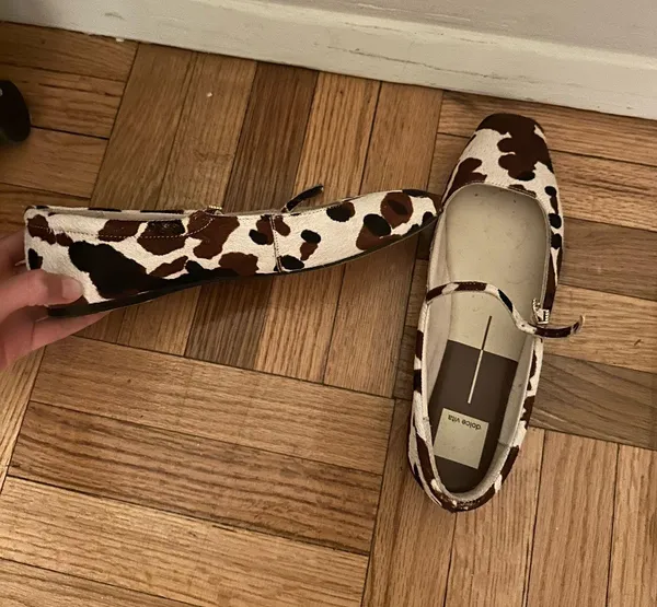 Dolce Vita Reyes Flat in Cow Print Brown Size 9 - Image 2