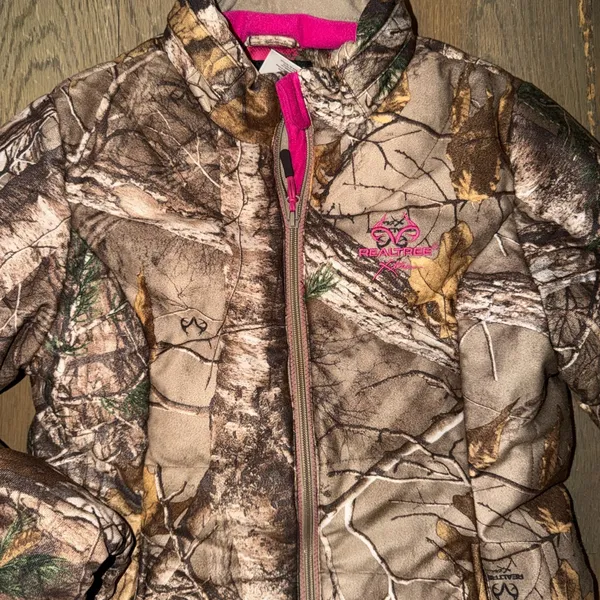 Realtree Camo Puffer Jacket with Pink Accents - Image 2