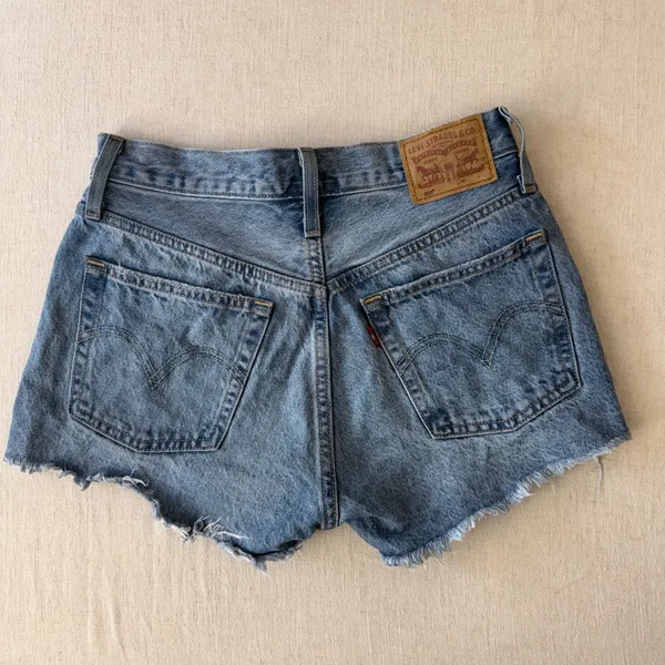 Levi's 501 High Rise Cutoff Denim Shorts Womens 25 Blue Distressed Raw Hem‎ - Image 2