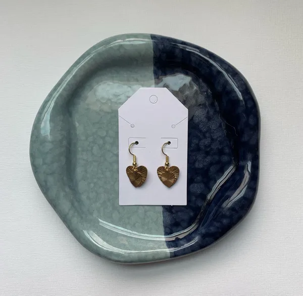 Gold heart charm earrings - Image 2