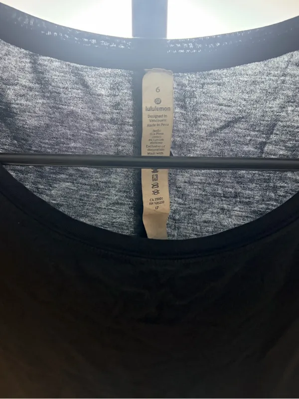 Lululemon Classic Black Women's Short Sleeve Tee - Image 2